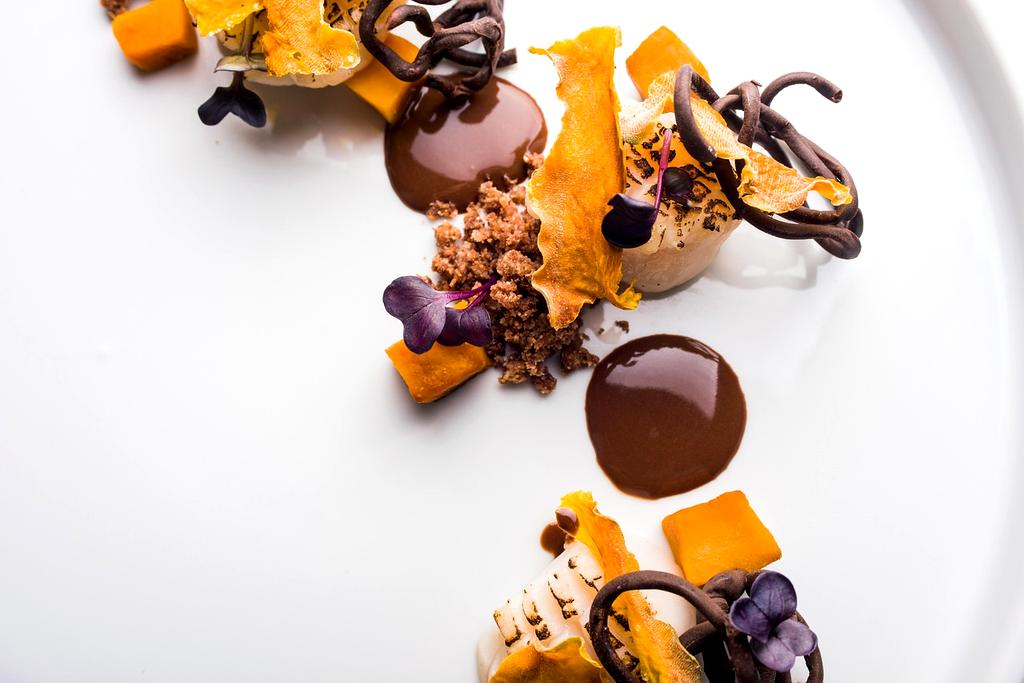 Homard bleu de Bretagne rôti au beurre d'algues