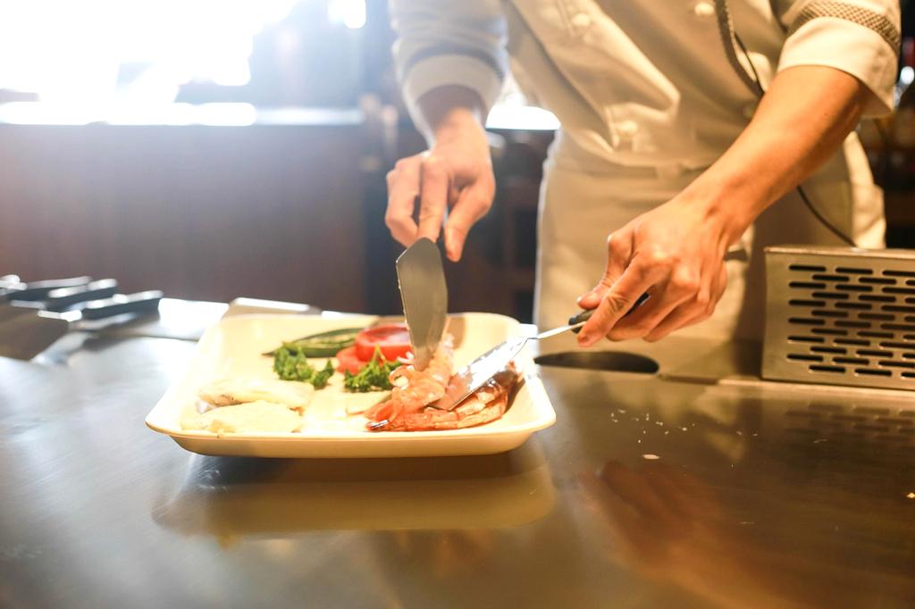 Tartare de saumon frais au citron et fines herbes